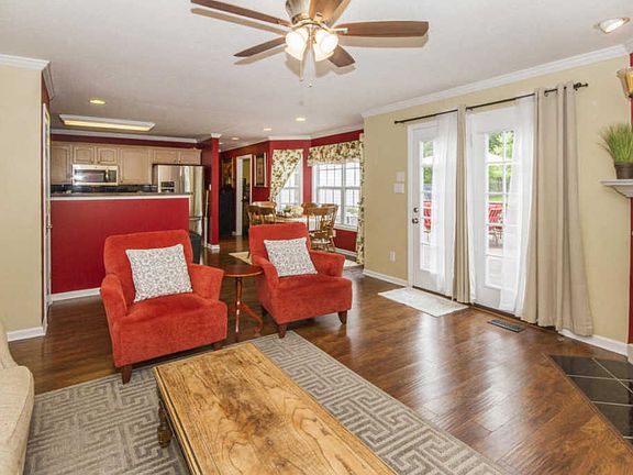 5th image of 3518 Maple Valley Ln