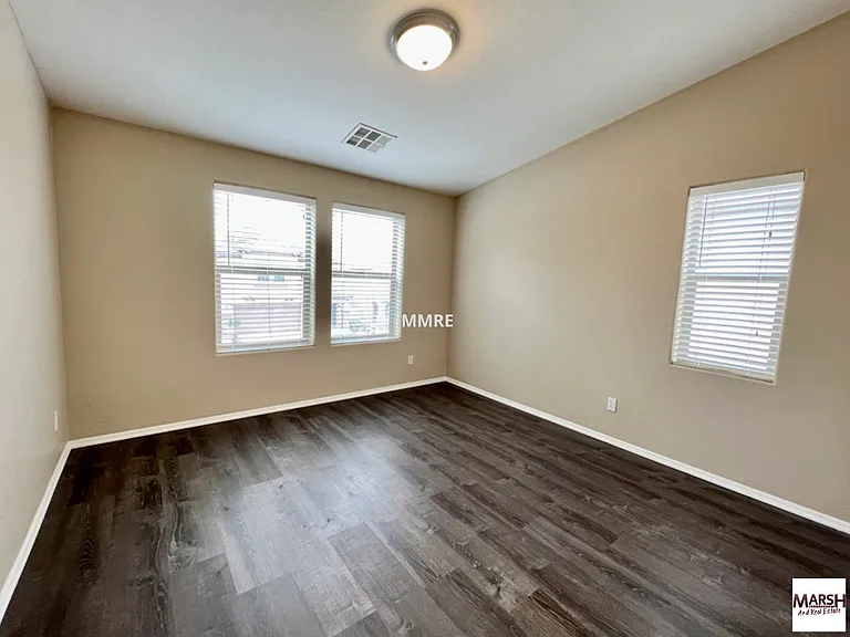 5911 S 35th Pl — Photo 9