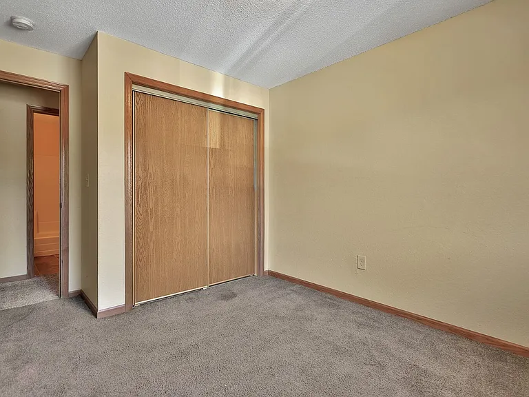 Oakridge Apartments — Photo 52