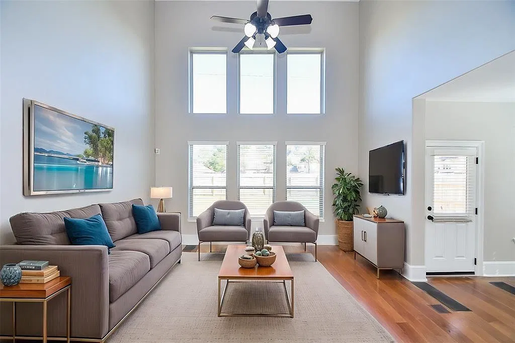 4 bed, 2.5 bath, 2346 sqft, $2,650 — Photo 1