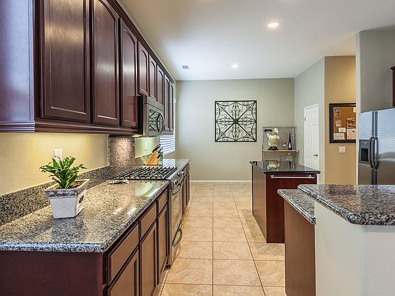 4th image of 582 Alder Ct