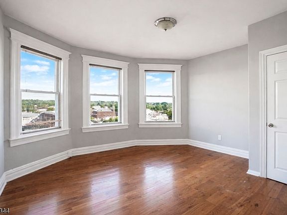 4th image of 76 Halstead St