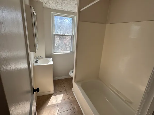 1319 Woodland Ave, Sharon Hill, PA 19079