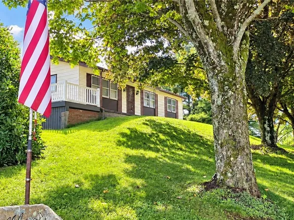 72 Drifty Dr, Indiana, PA 15701