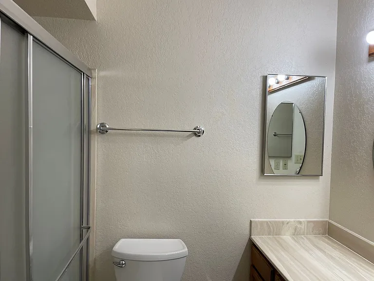716 N Hayden Dr — Photo 7