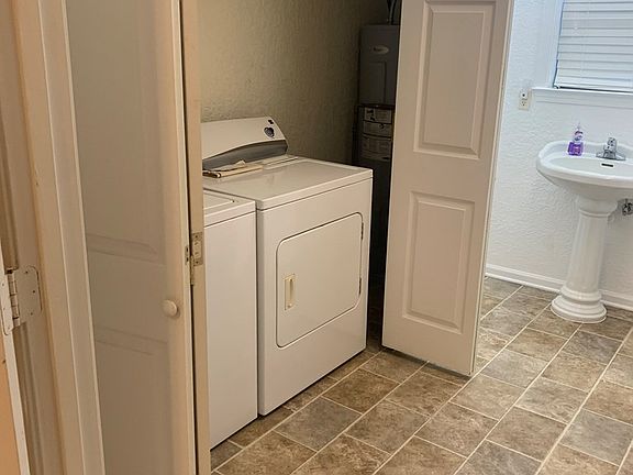 5th image of 2527 Merriman St