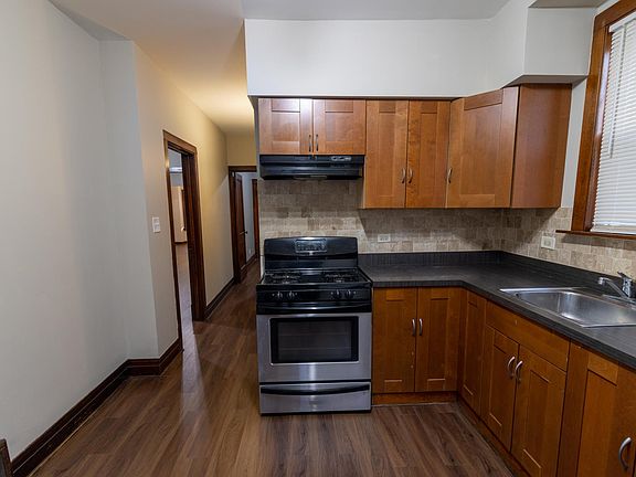 5th image of 5312 W Newport Ave #1