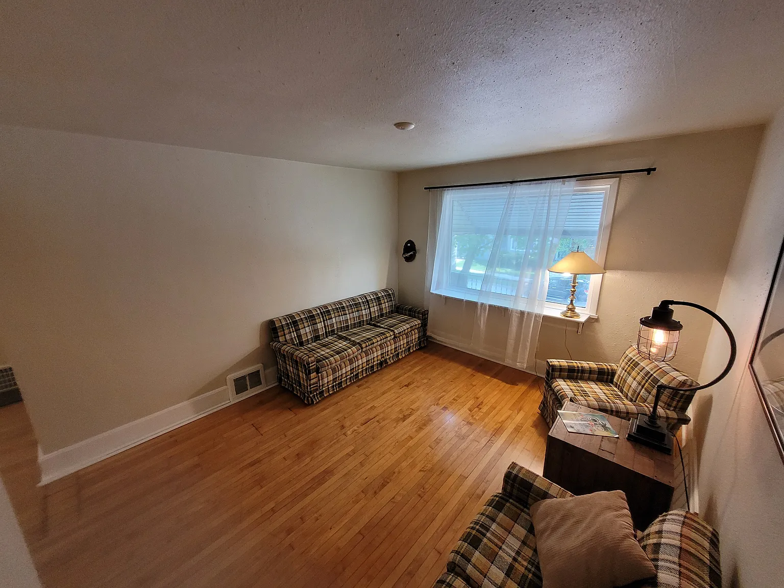 2 bed, 1100 sqft, $1,150 — Photo 2