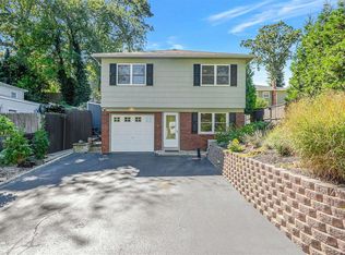 24 Huntington Rd, Sound Beach, NY 11789