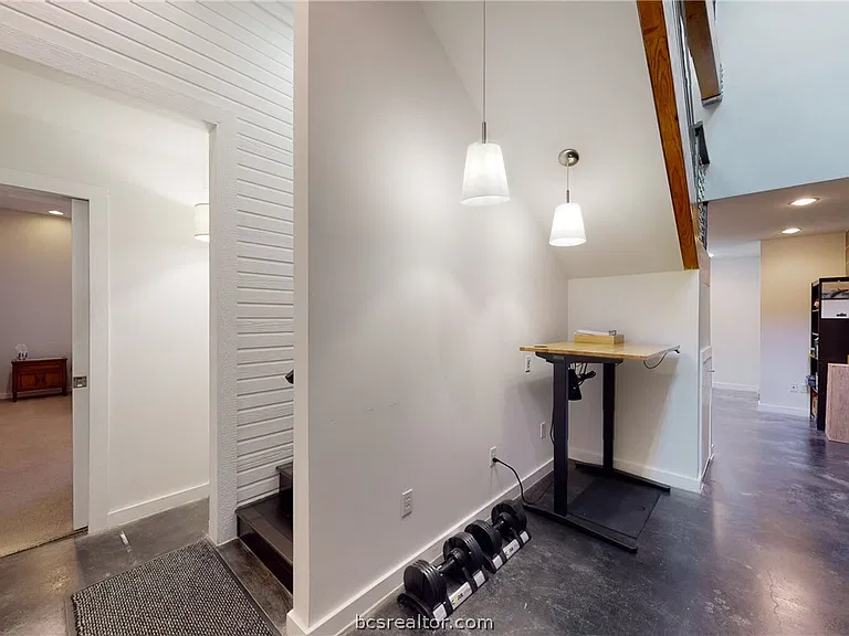 217 N Houston Ave — Photo 13