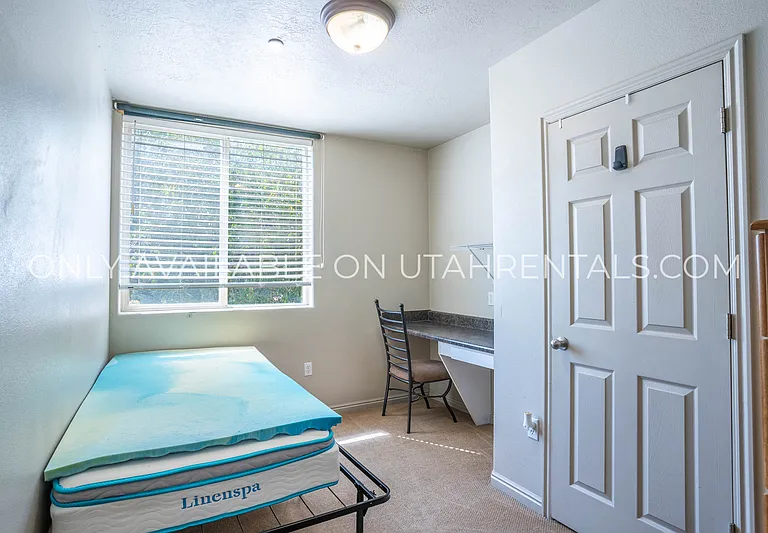 884 E 700 N #E3-1 — Photo 9