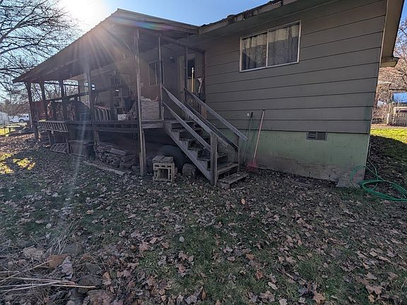 3rd image of 422 Old School Ave