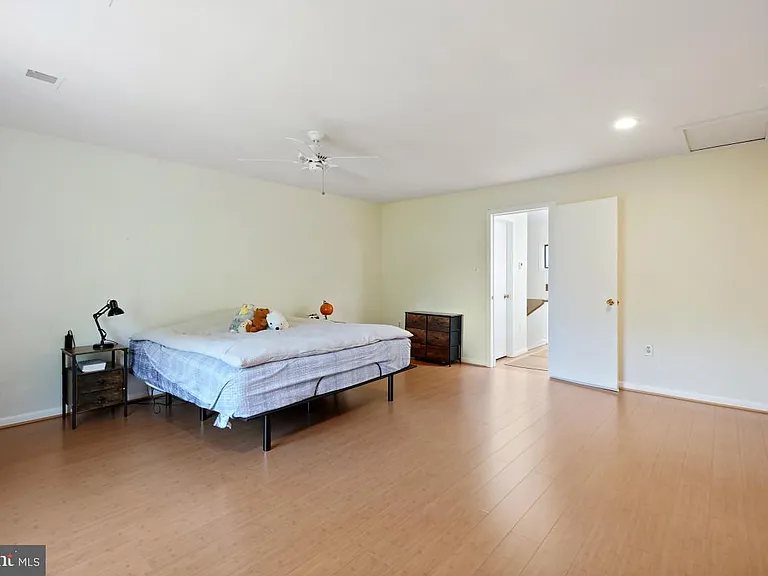 5351 Strathmore Ave — Photo 16