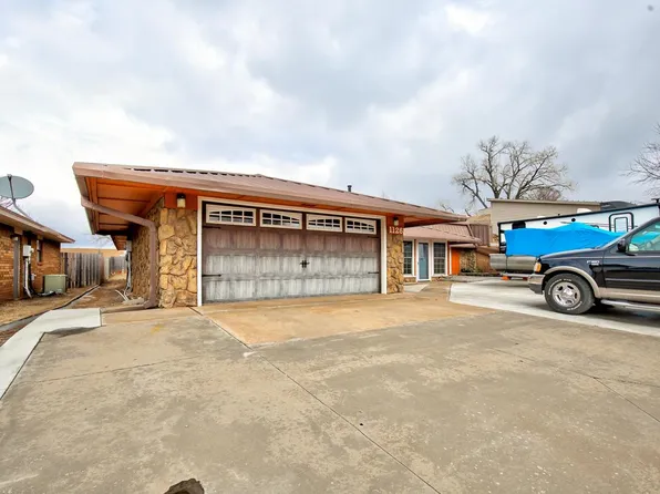 1126 Hillcrest Dr, Enid, OK 73701