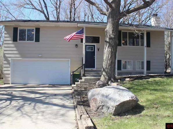 922 Shoreacres Dr, Fairmont, MN 56031