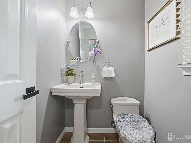 3 Dorchester Dr — Photo 10