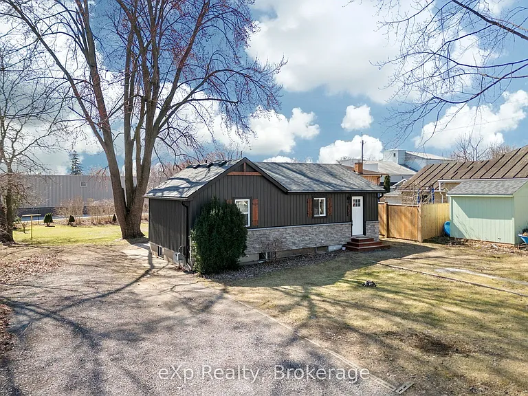 236 Sydenham St — Photo 43