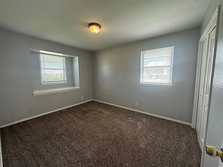 4844 Woodview Dr — Photo 39