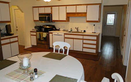3rd image of 571 SE Rosewood Cir