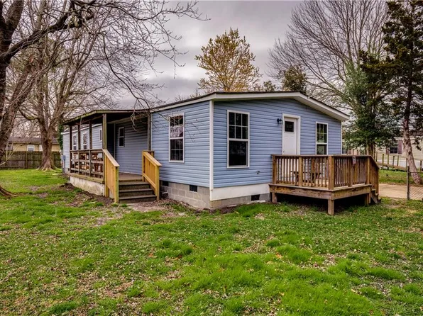 1317 Blue Jay Dr, Virginia Beach, VA 23453