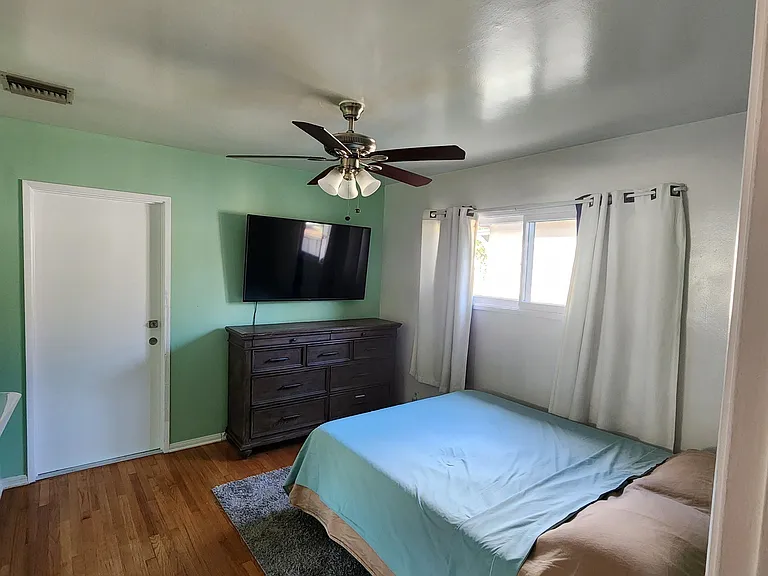 5413 Coolidge Ave — Photo 1