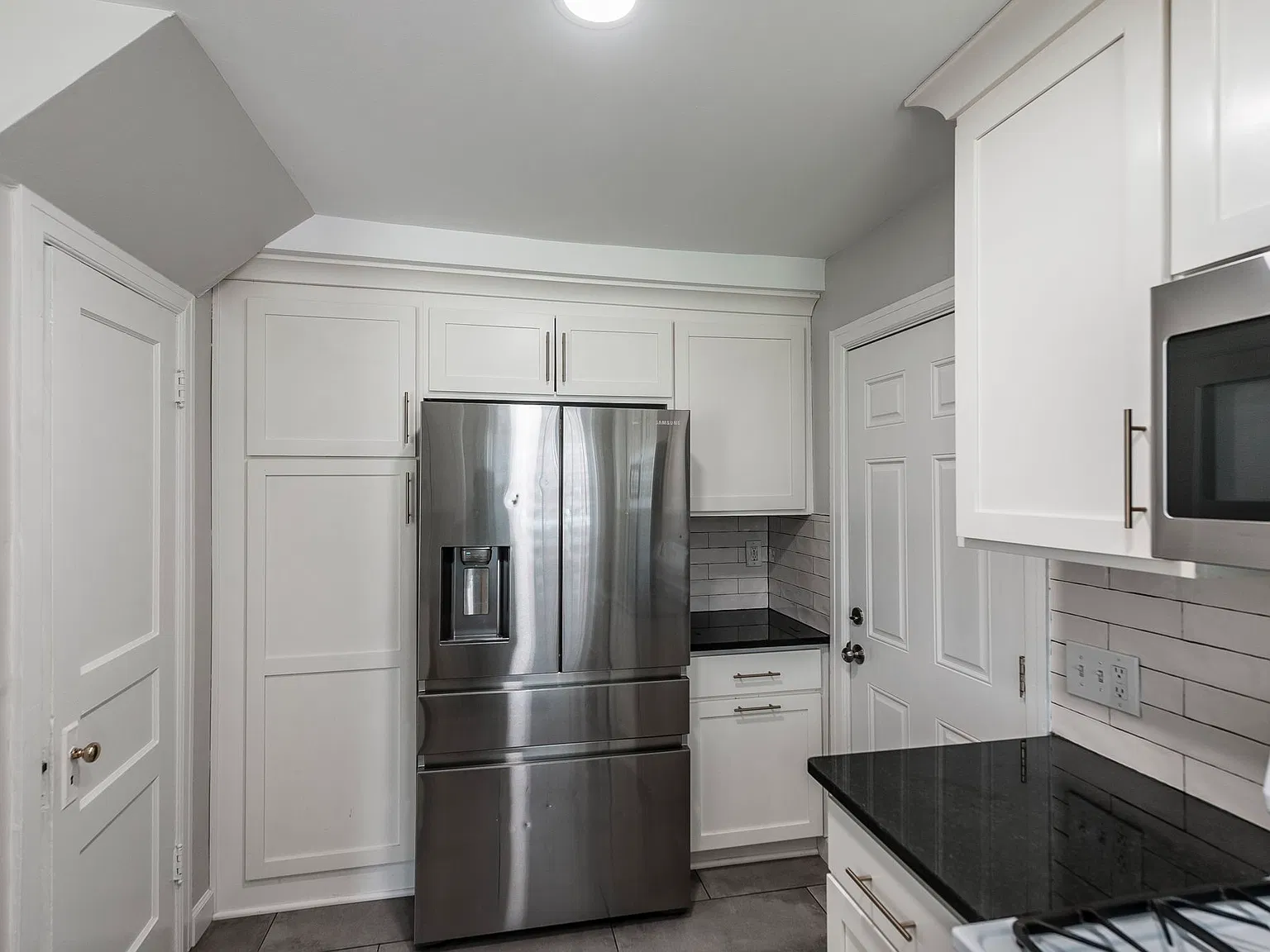 3 bed, 1370 sqft, $3,500 — Photo 2