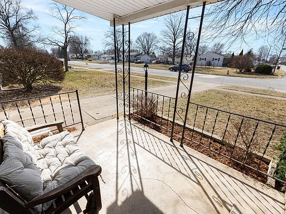 4th image of 1816 Crestwood Blvd