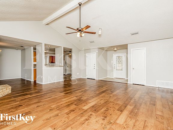 3rd image of 2661 Claremont Dr