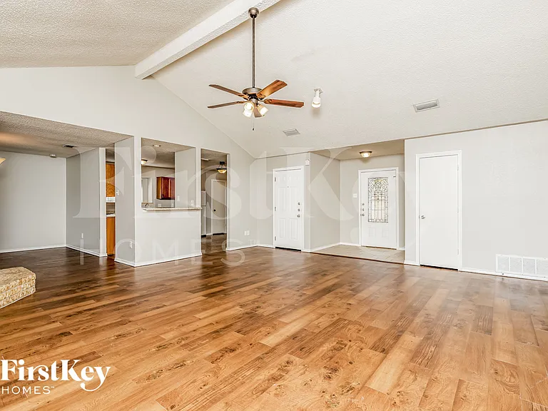 2661 Claremont Dr — Photo 3