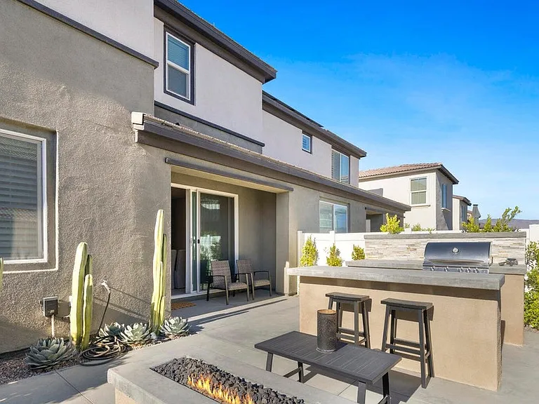 76273 Cornell Way — Photo 2