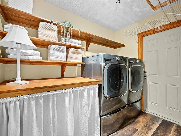 109 Seashore Dr — Photo 32