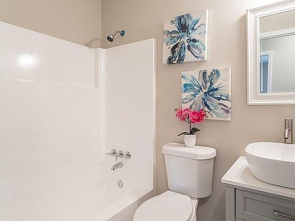 5th image of 14860 Evaline Dr