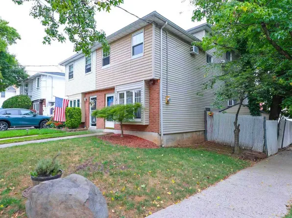 4 Country Woods Lane image 2 of 19