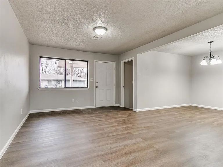 923 SW 3rd St — Photo 5