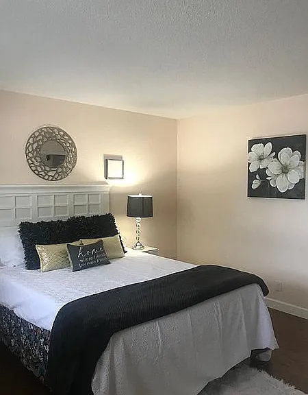 1721 Lollie Ct — Photo 2