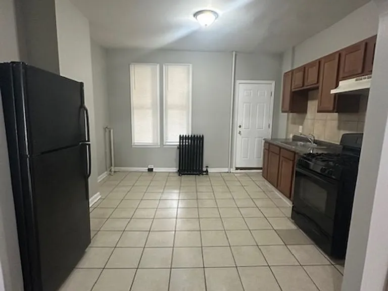 2585 W Fayette St — Photo 4
