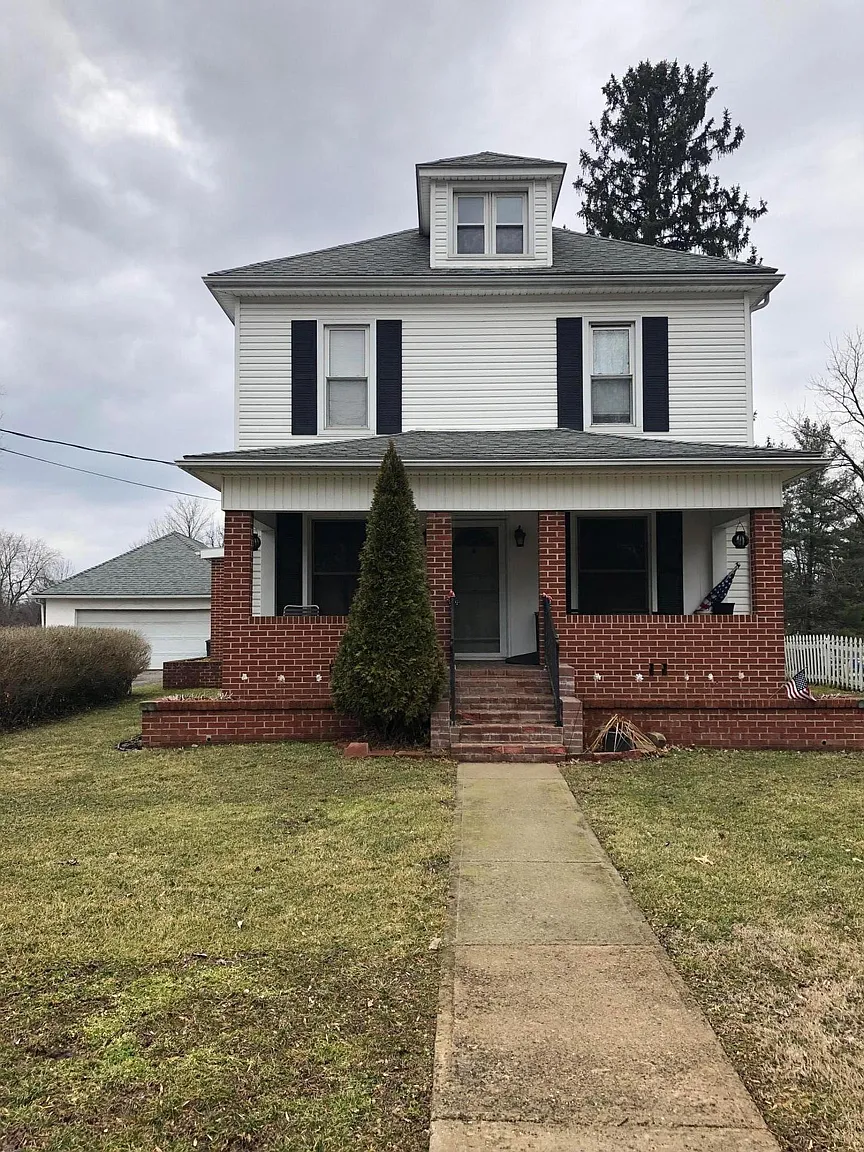 60 Case Ave photo 1