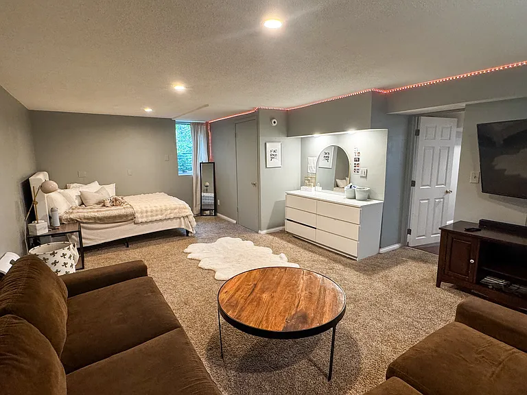 Bedroom 3 (lower level)