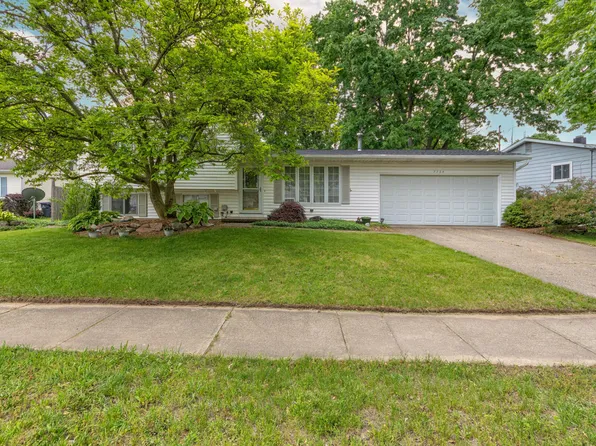 7734 Walcott St, Portage, MI 49024