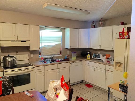 4th image of 2916 NE 24th Ct