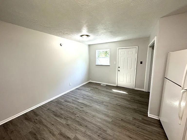 2194 N Riley Ave — Photo 6