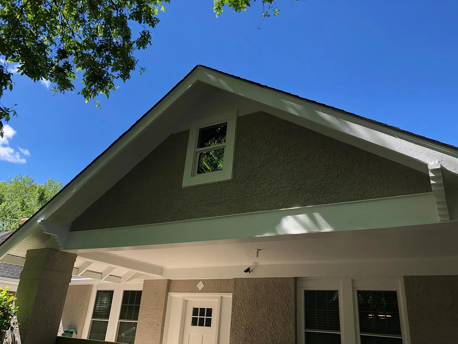 4 bed, 2000 sqft, $4,400 — Photo 1