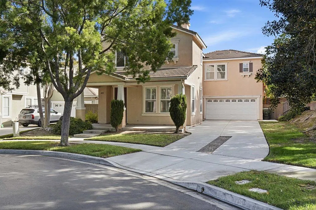 4 bed, 3.5 bath, 2188 sqft, $4,700 — Photo 2