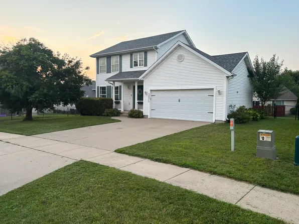 3075 Oxford St, Marion, IA 52302