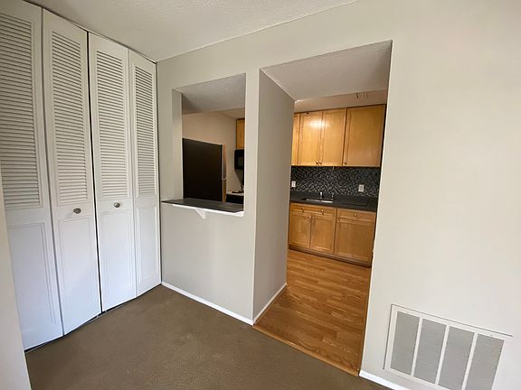 3rd image of 7 Redwood Ln