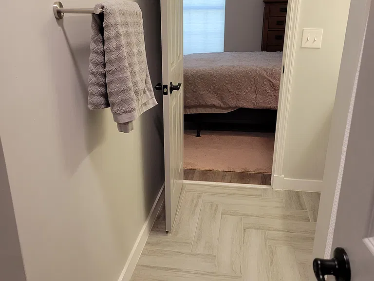 Connection from second bathroom to second bedroom.