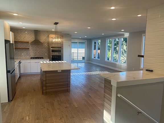 5th image of 985 Southshore Blvd