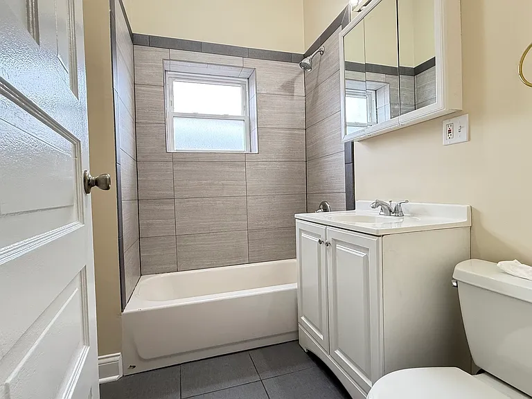 2022 N Lawler Ave #2 — Photo 4