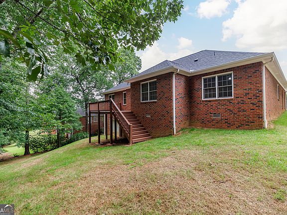 5th image of 825 Saint Ives Ln