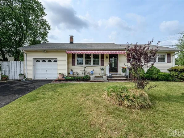 1462 Cedarwood Dr, Piscataway, NJ 08854